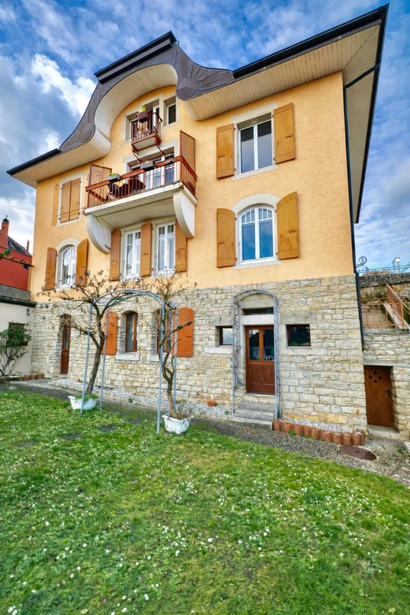 Edificio residenziale - Foto 1 di 12