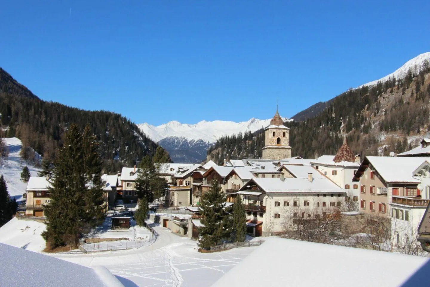 3 1/2 Zi-Dachwohnung 91 m2  - im Dorf - Nähe Skilift - Photo 8 sur 9