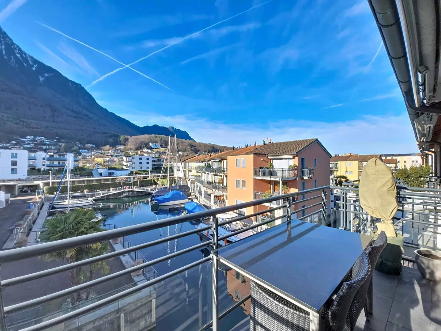 Exclusive! Beautiful and bright 3-room apartment with mooring - Photo 3 of 11