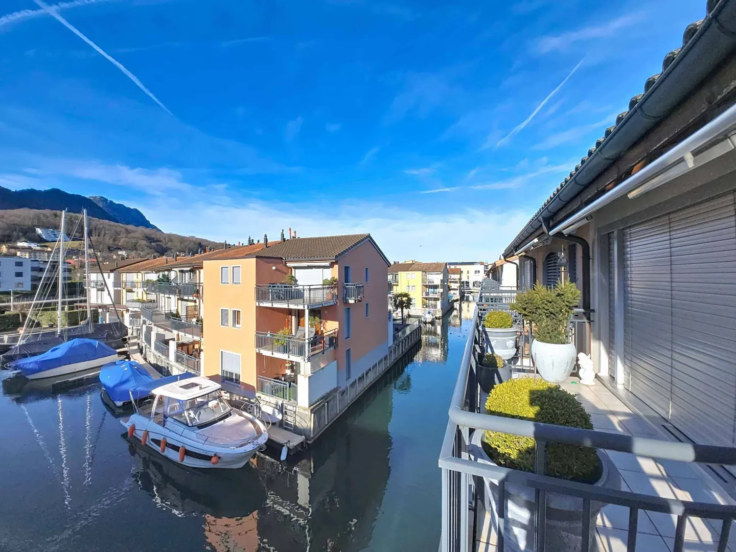 Exclusive! Beautiful and bright 3-room apartment with mooring - Photo 4 of 11