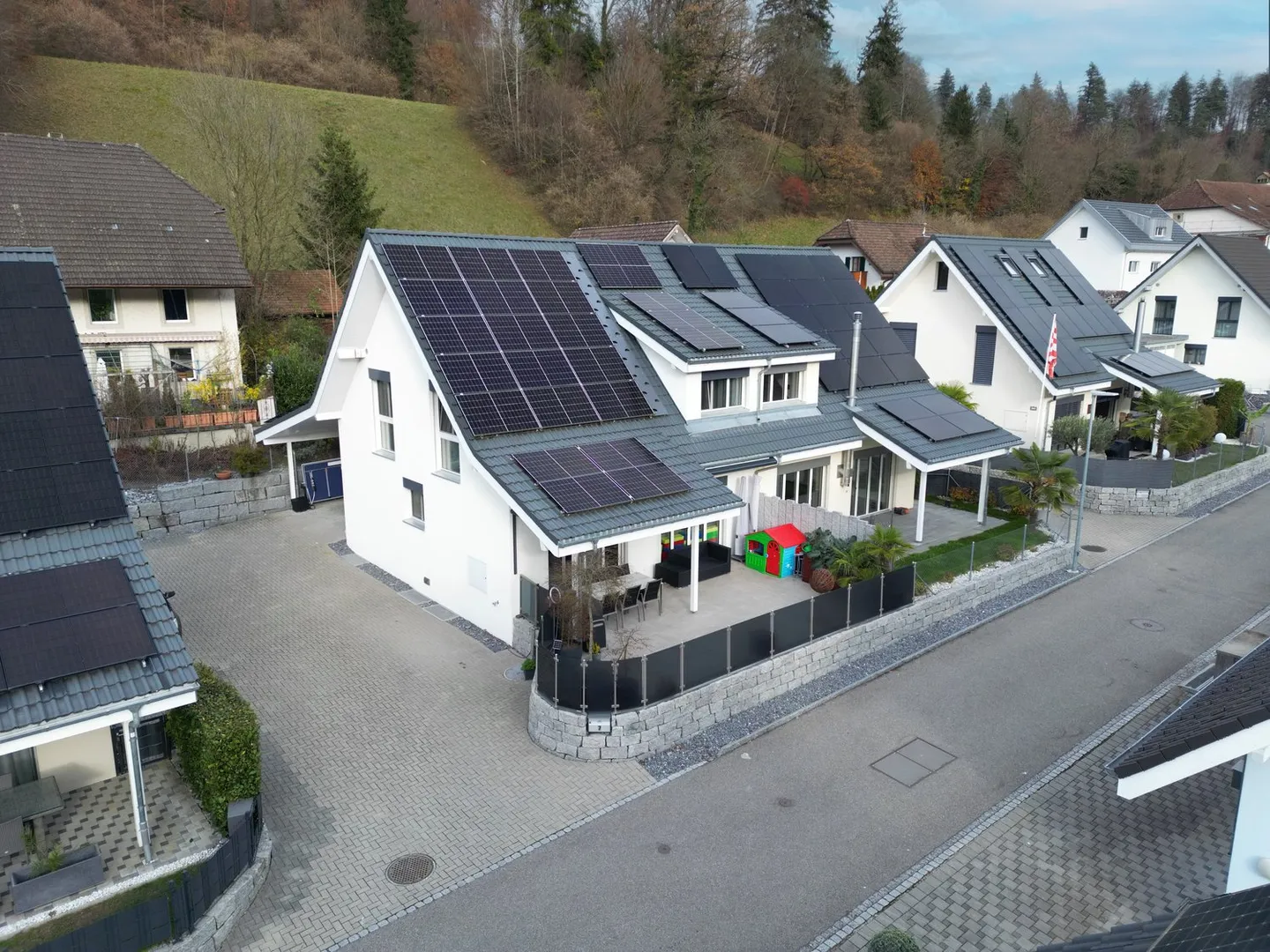 Hochwertige Doppelhaushälfte mit vielen edlen Details - Foto 1 di 25