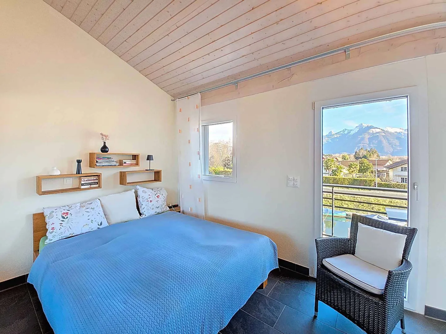 Exclusive! Beautiful and bright 3-room apartment with mooring - Photo 8 of 11