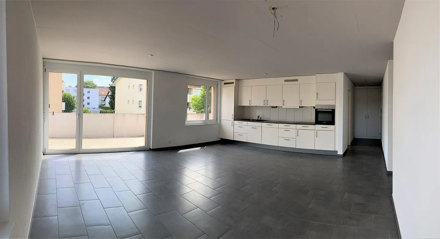 Central 3.5-room apartment directly at Glanzenberg train station - Photo 1 of 6