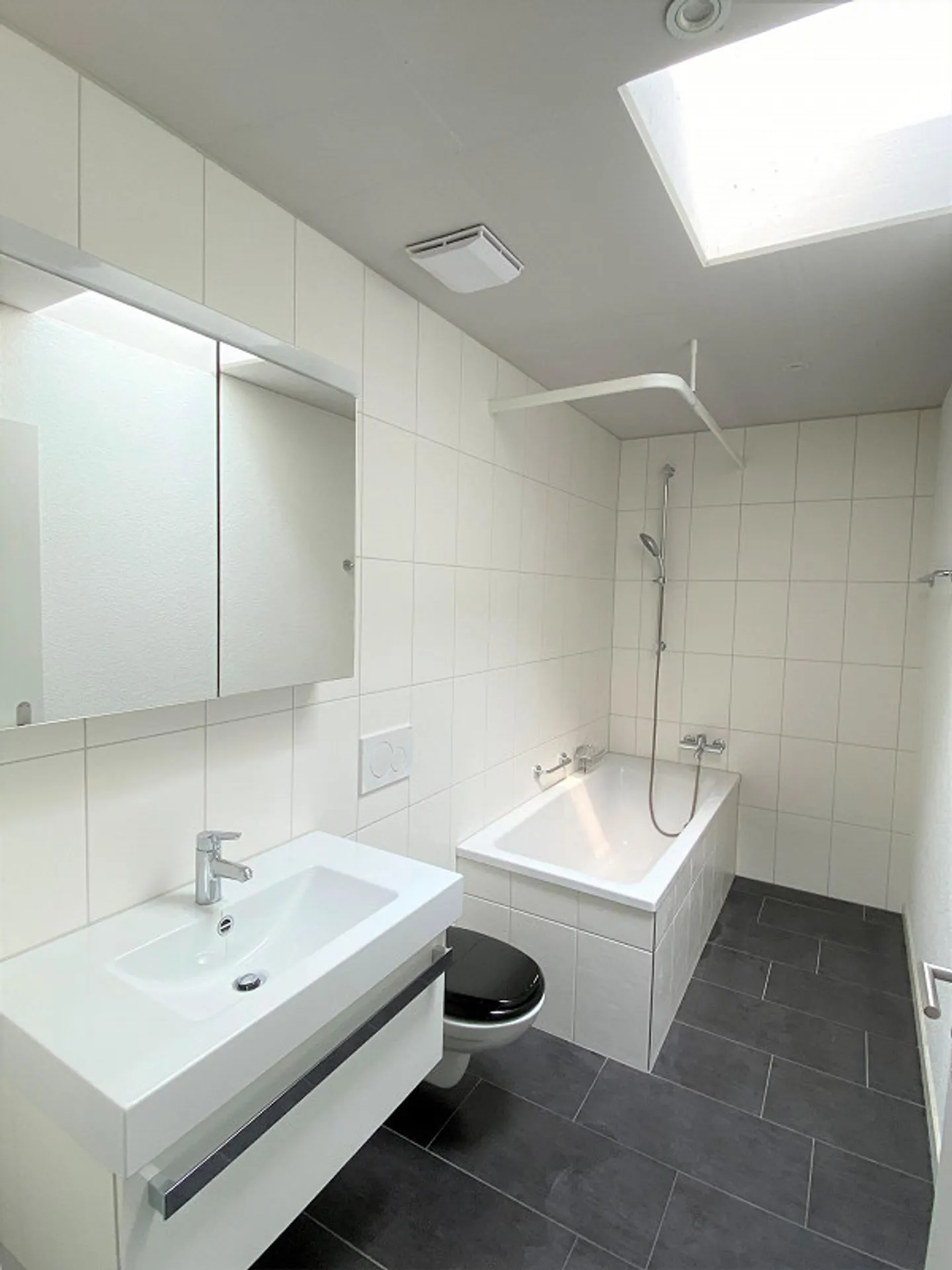 Central 3.5-room apartment directly at Glanzenberg train station - Photo 4 of 6