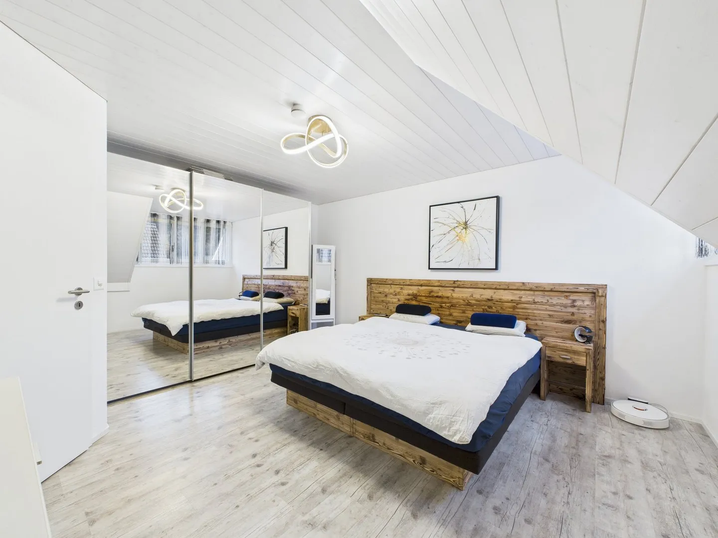 Hochwertige Doppelhaushälfte mit vielen edlen Details - Foto 15 di 25