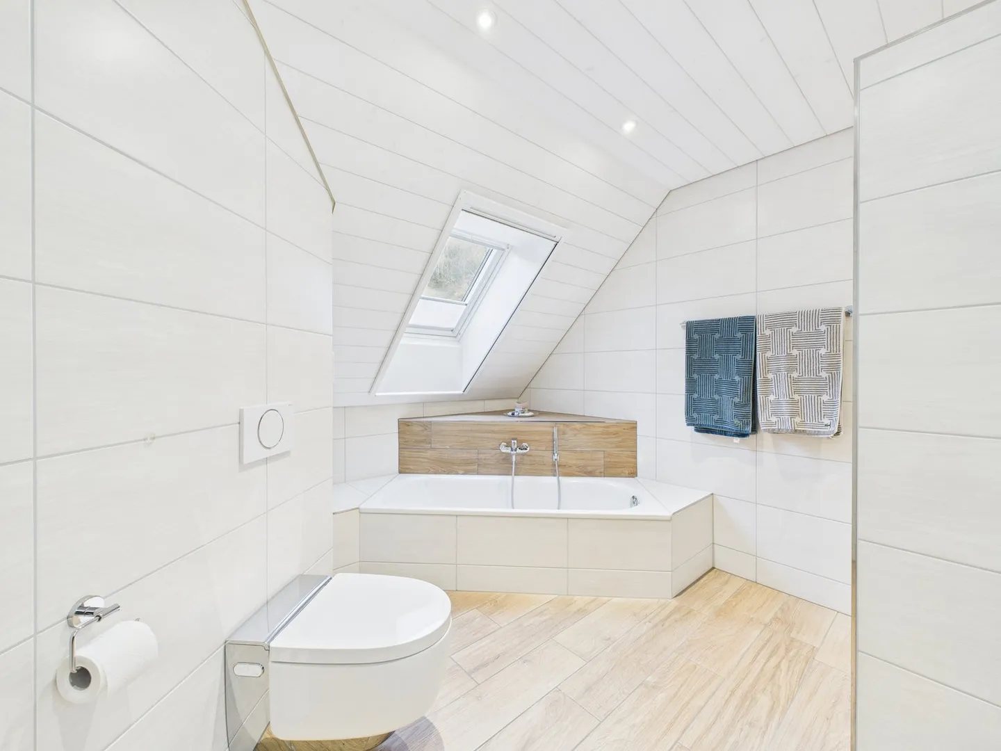 Hochwertige Doppelhaushälfte mit vielen edlen Details - Foto 17 di 25