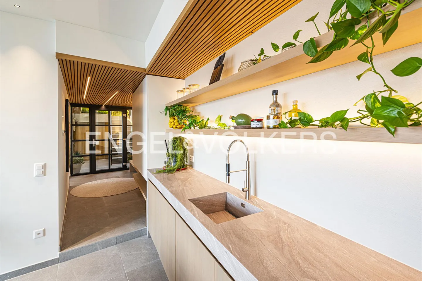 Prestigioese Reihenhausvilla mit Seeblick - Foto 7 von 11