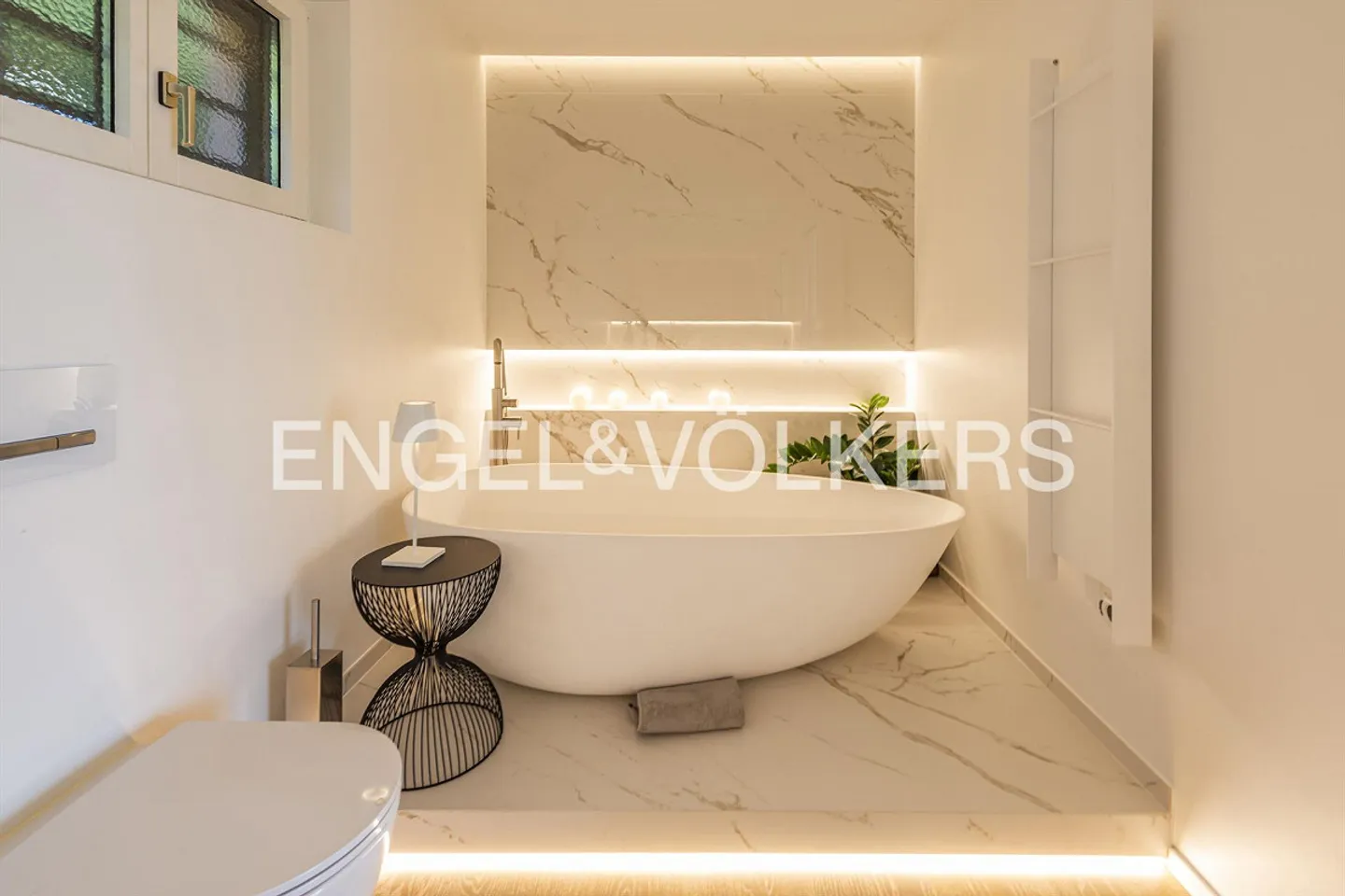 Prestigioese Reihenhausvilla mit Seeblick - Foto 8 von 11