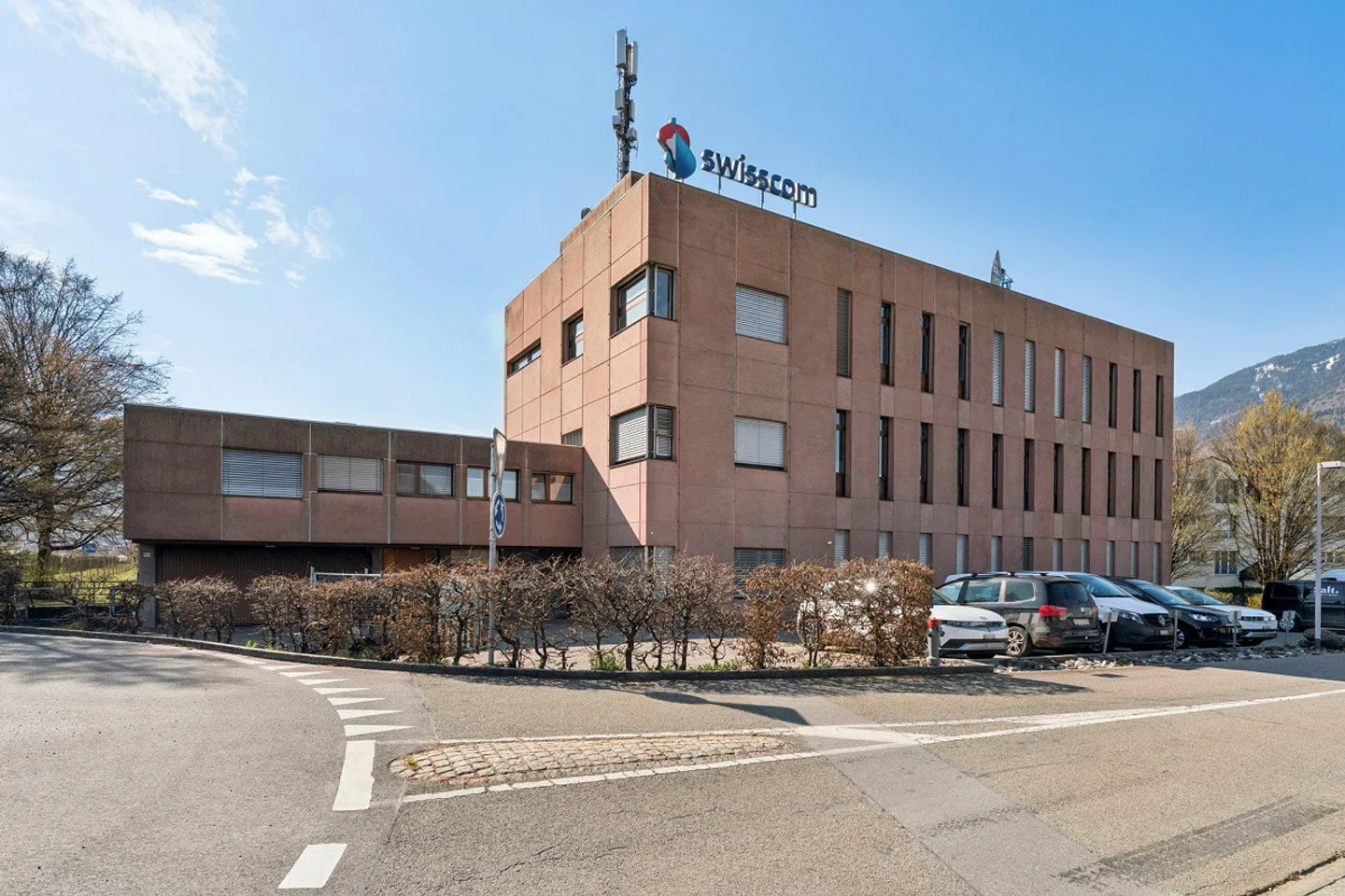 Plenty of space for your ideas – 200 m² bright commercial space in the best location - Photo 1 of 9