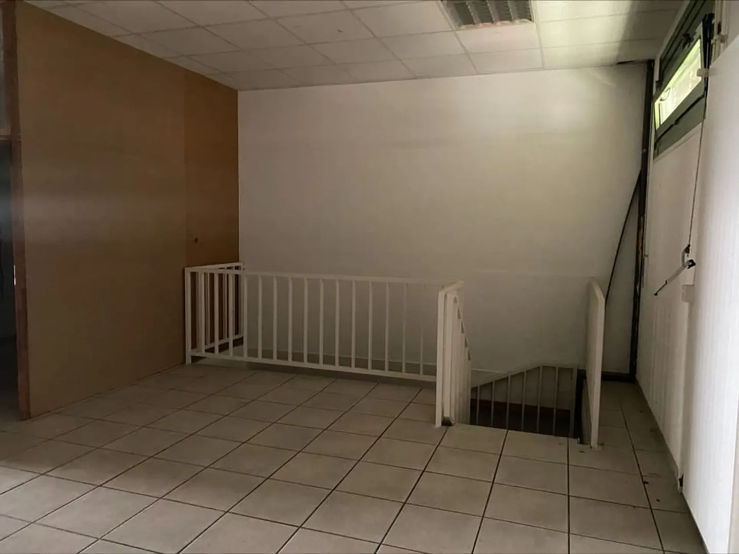 Ideally located commercial spaces near the Nations - Photo 3 of 4