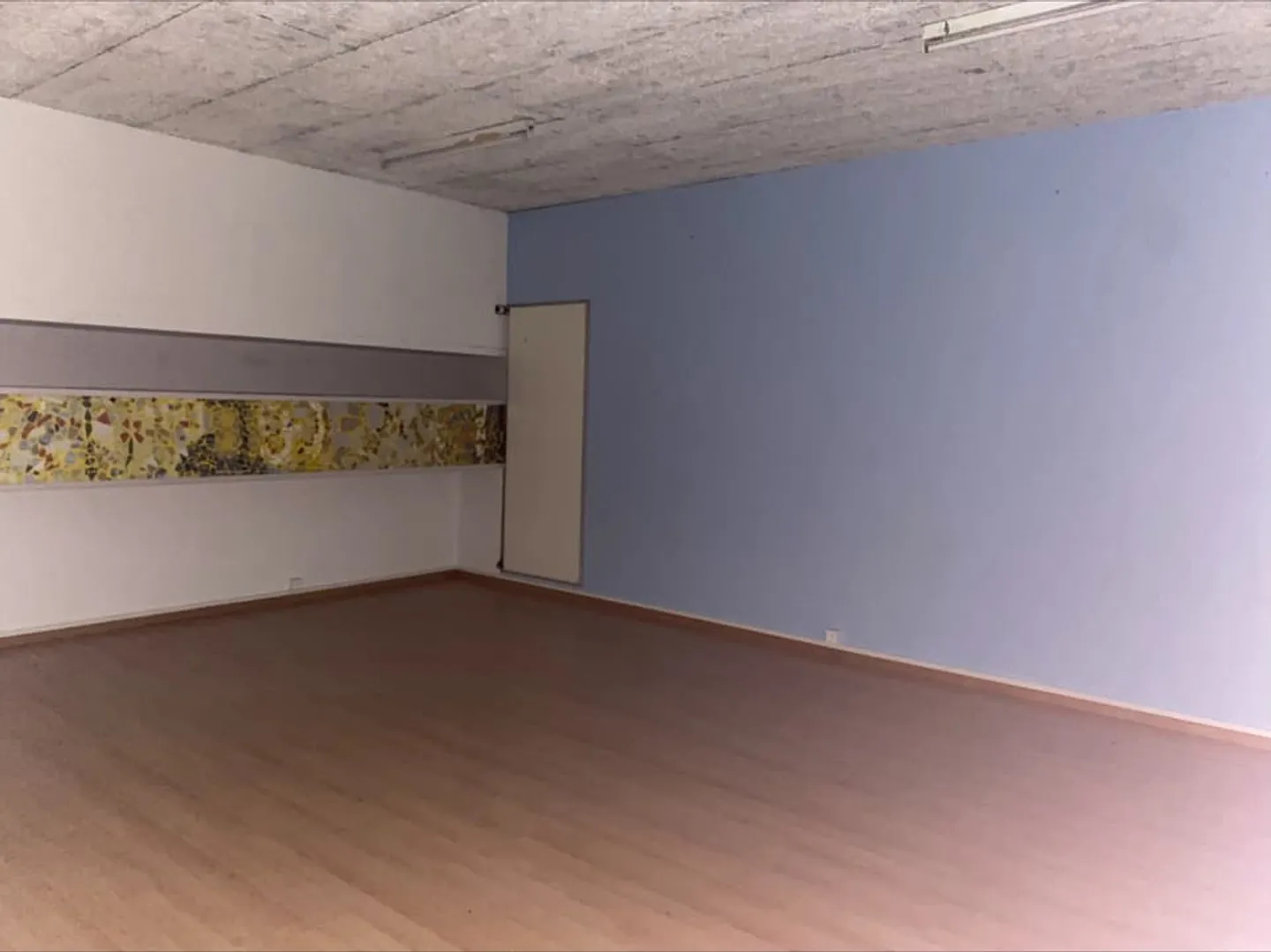 Ideally located commercial spaces near the Nations - Photo 4 of 4