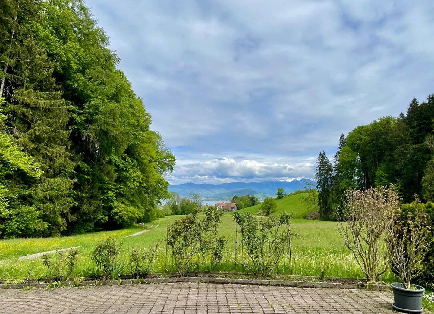 1-room apartment with seating area - mountain & lake view in the greenery - Photo 1 of 13