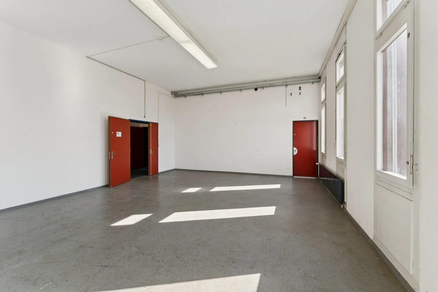 Plenty of space for your ideas – 200 m² bright commercial space in the best location - Photo 7 of 9