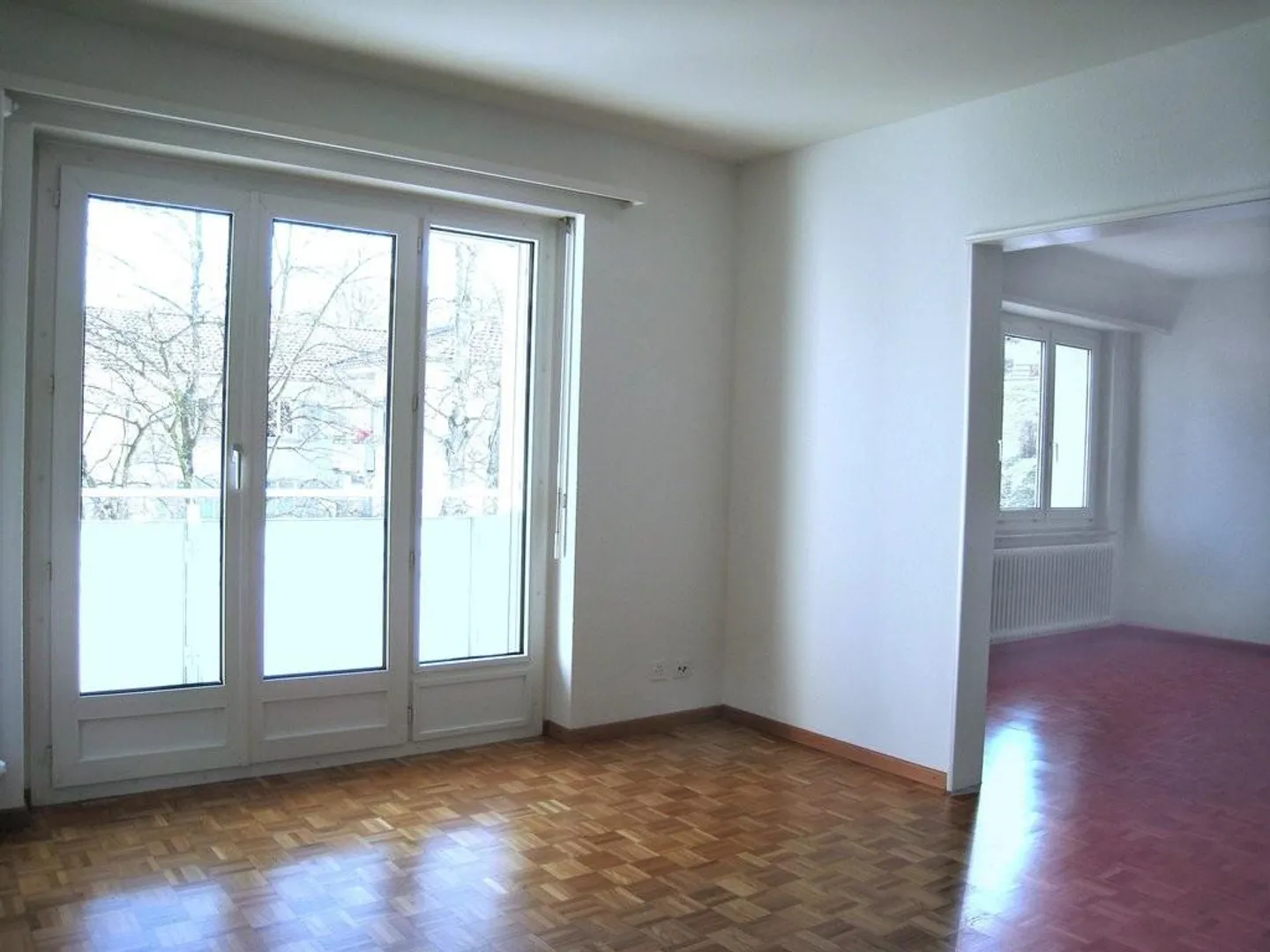Geräumige Wohnung mit Balkonen - Foto 4 von 9