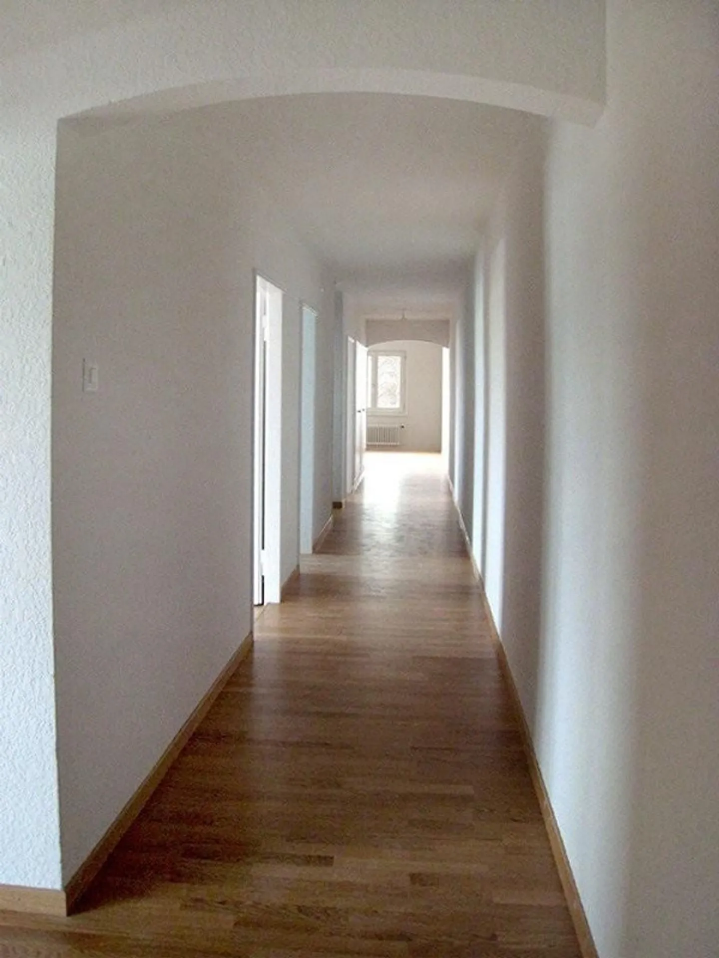 Geräumige Wohnung mit Balkonen - Foto 5 von 9