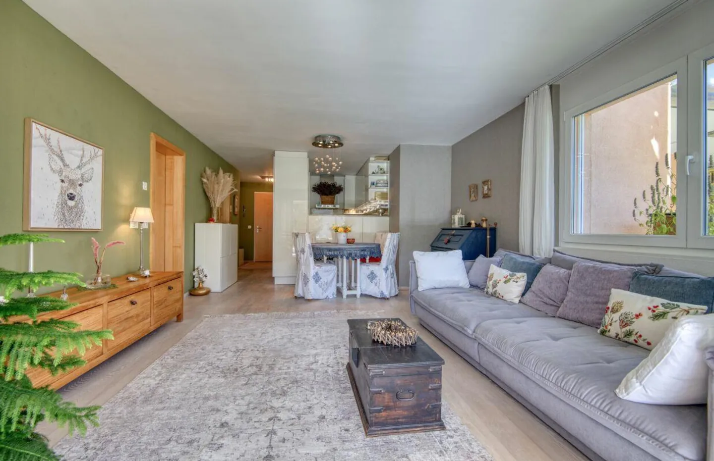 Stilvolle 2.5-Zimmer-Gartenwohnung mit Davoser Bergpanorama - Foto 2 von 9