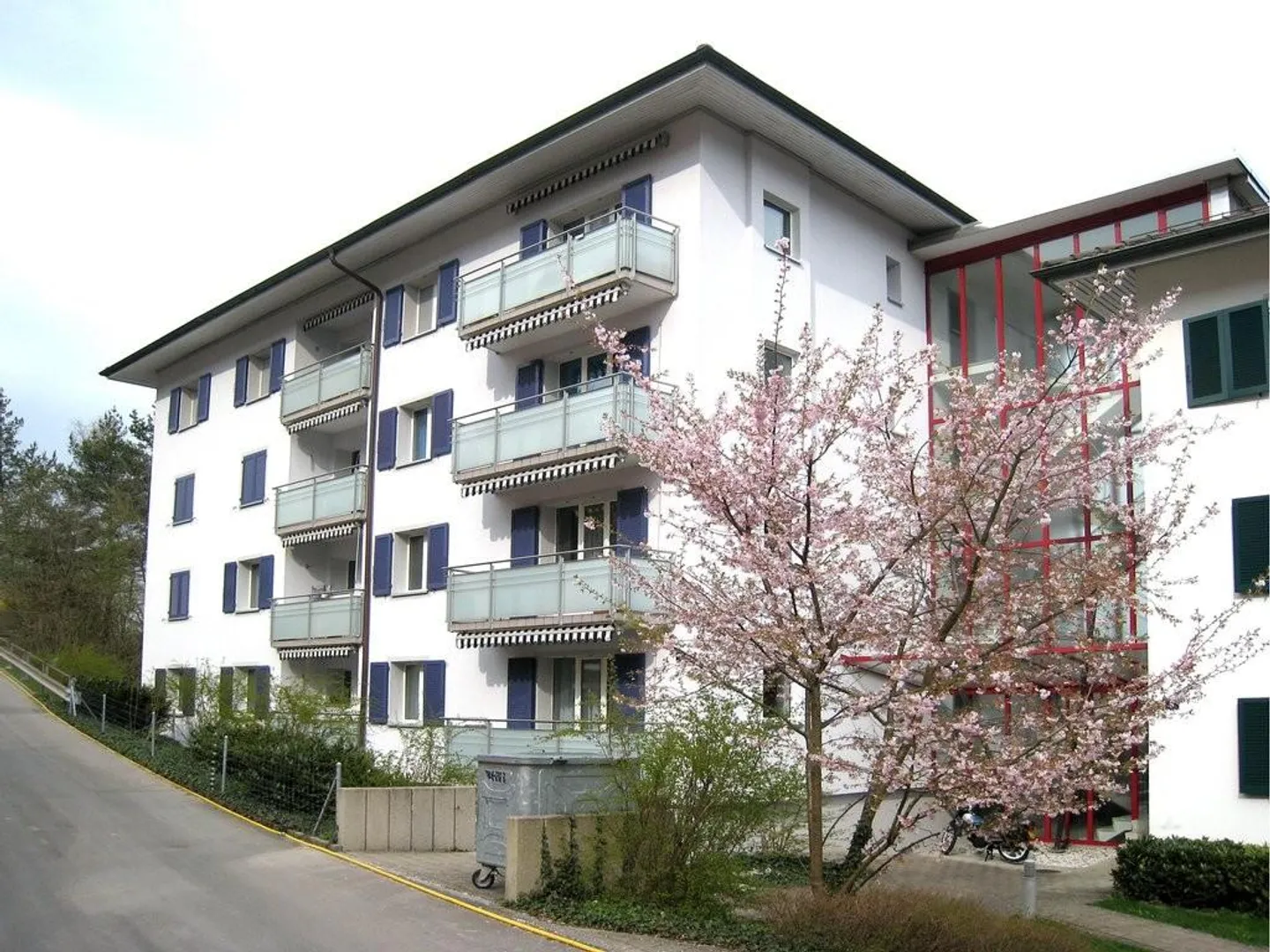 Geräumige Wohnung mit Balkonen - Foto 1 von 9