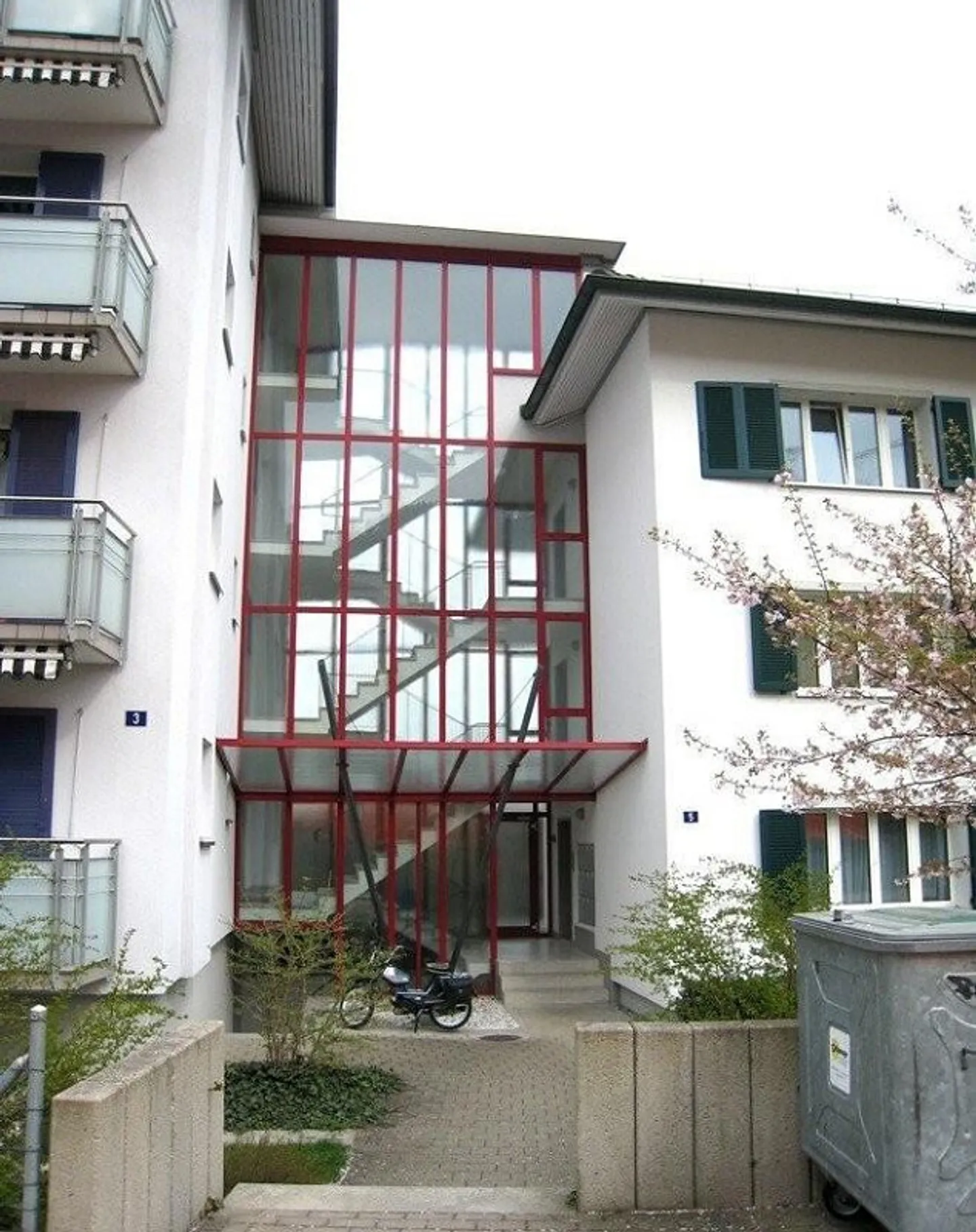 Geräumige Wohnung mit Balkonen - Foto 3 von 9
