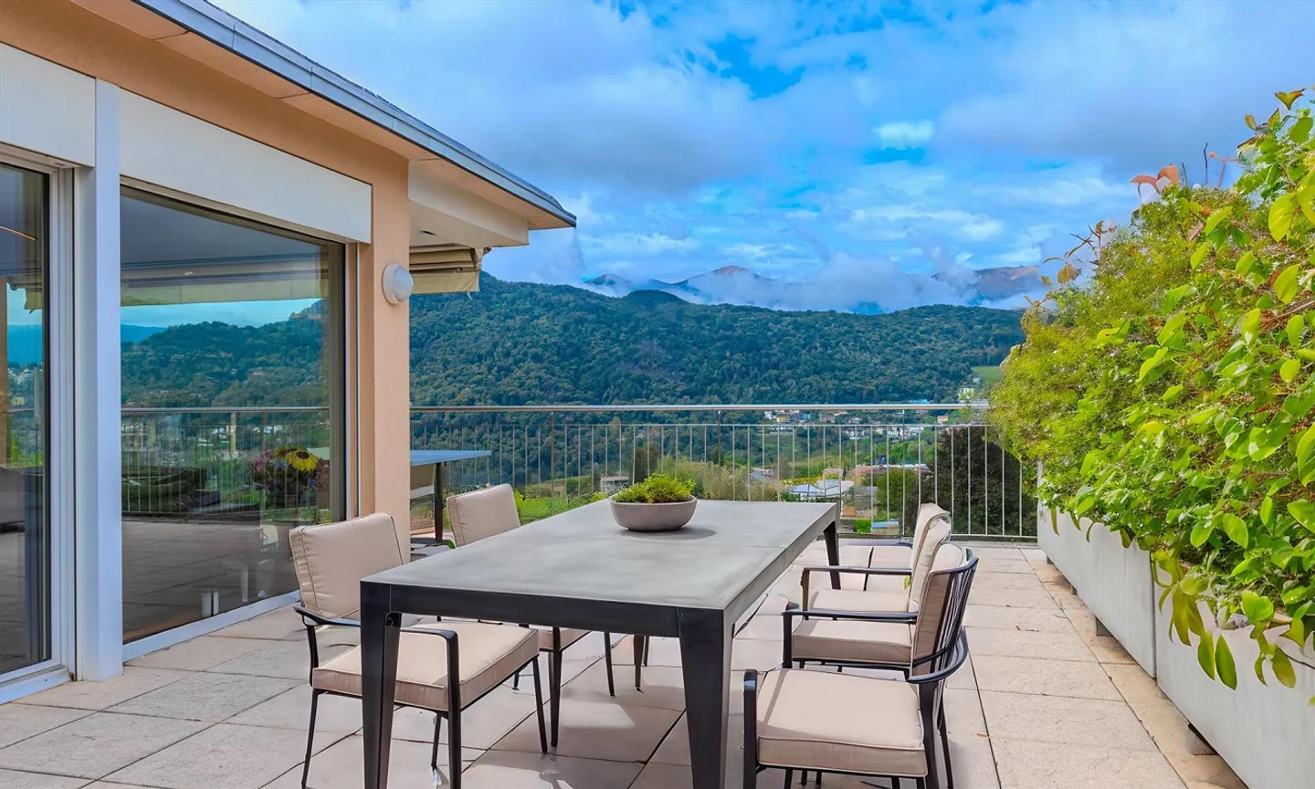 PENTHOUSE 3.5 PIÈCES AVEC TERRASSE PANORAMIQUE À CADRO - Photo 1 sur 9