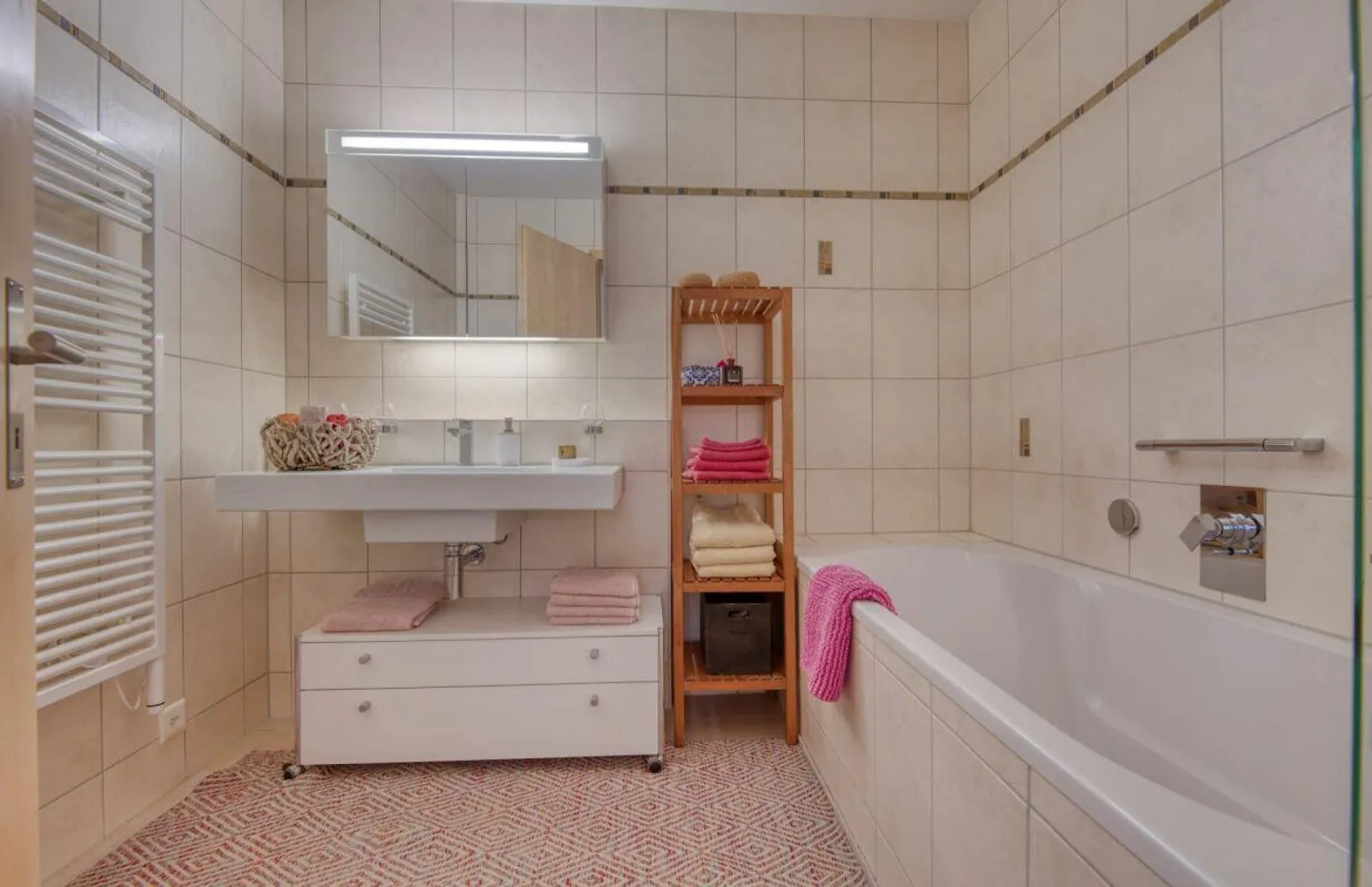 Stilvolle 2.5-Zimmer-Gartenwohnung mit Davoser Bergpanorama - Foto 4 von 9