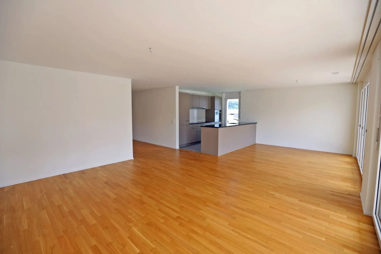 Appartement spacieux de 4,5 pièces dans un quartier familial ! - Photo 2 sur 13