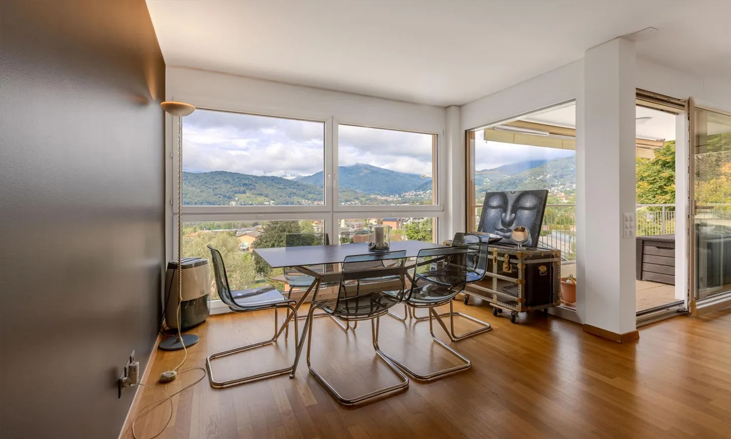 PENTHOUSE 3.5 PIÈCES AVEC TERRASSE PANORAMIQUE À CADRO - Photo 4 sur 9