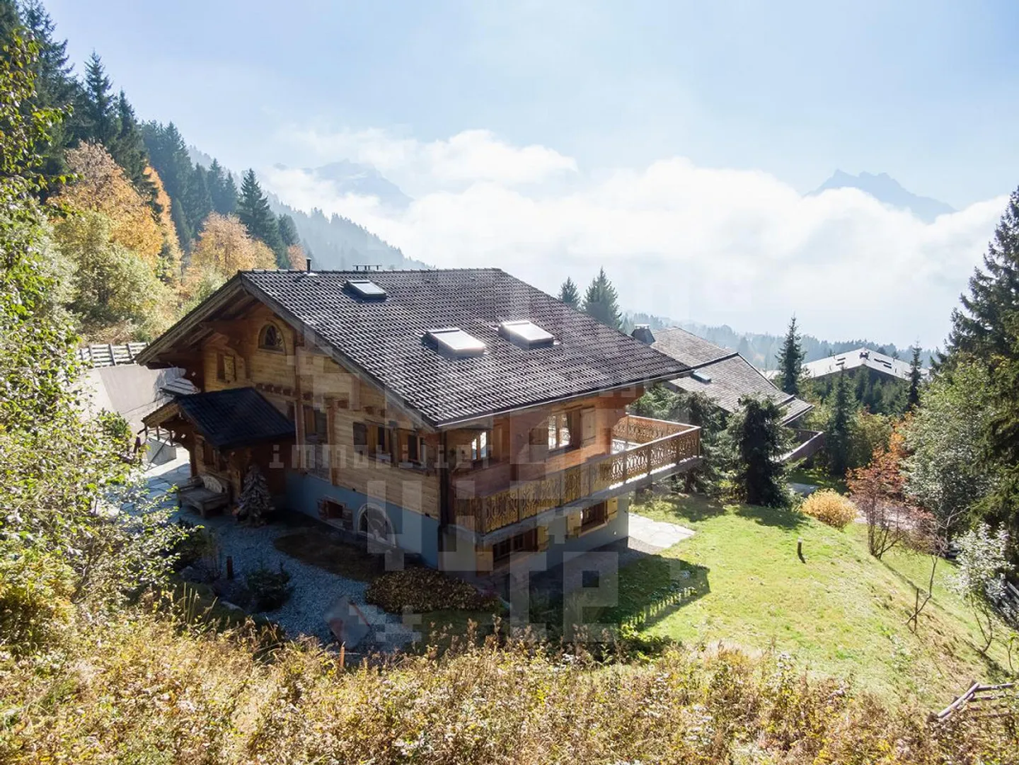 Chalet with Stunning Alpine Views - Photo 2 of 30