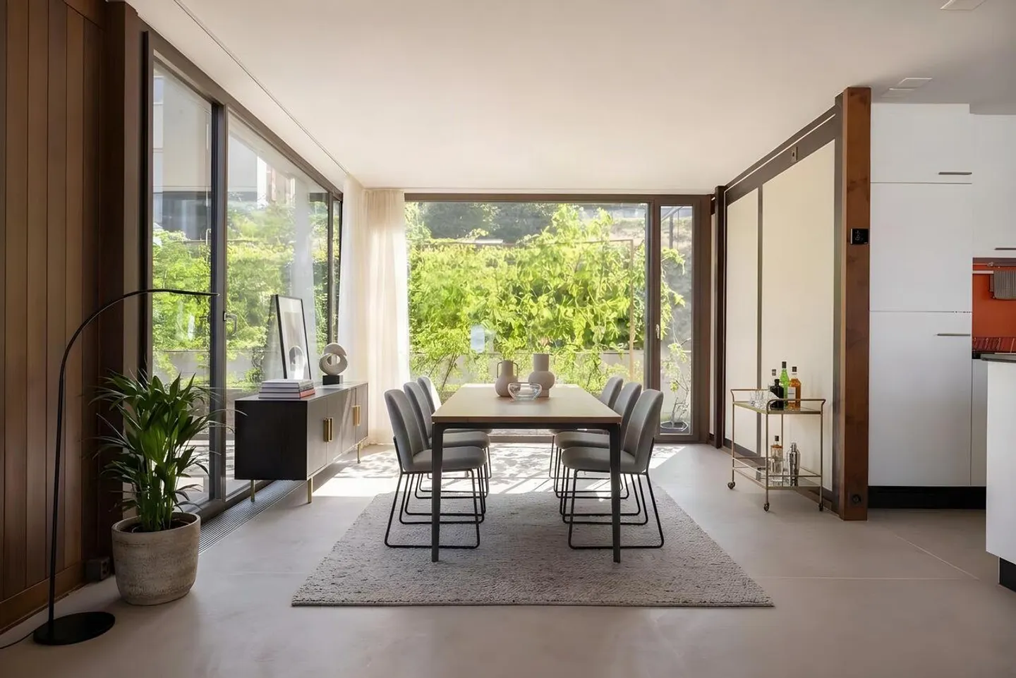 Charming Lakeview Family Home - Photo 3 of 13