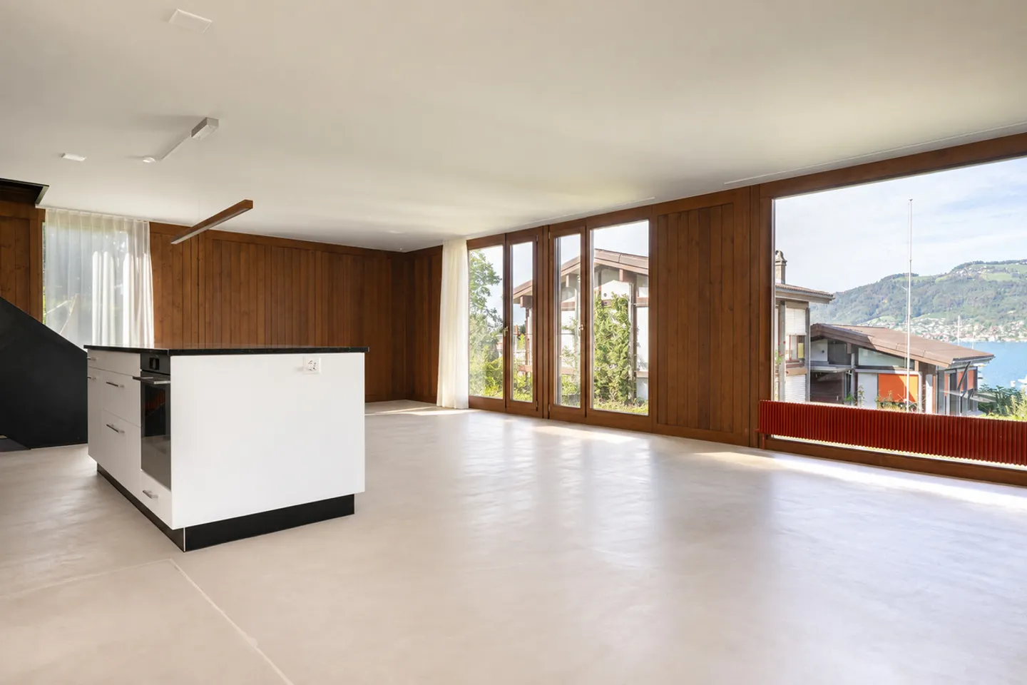 Charming Lakeview Family Home - Photo 4 of 13
