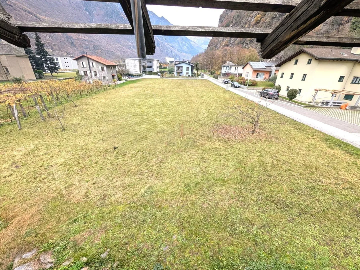 Grande terreno edificabile con grande potenziale - Foto 3 di 7