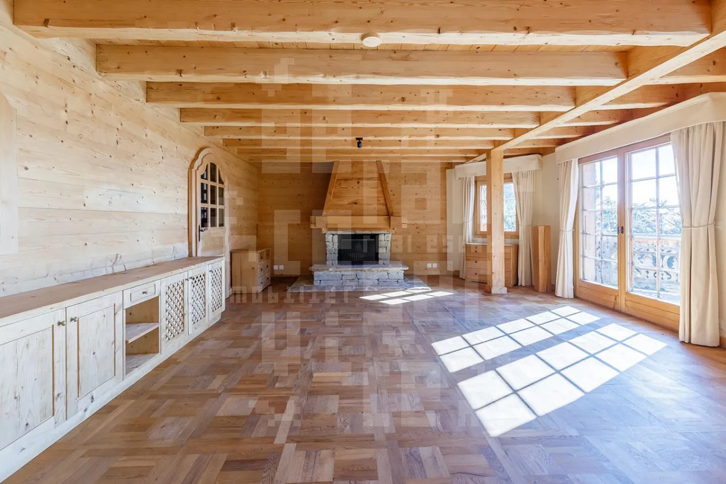 Chalet with Stunning Alpine Views - Photo 8 of 30