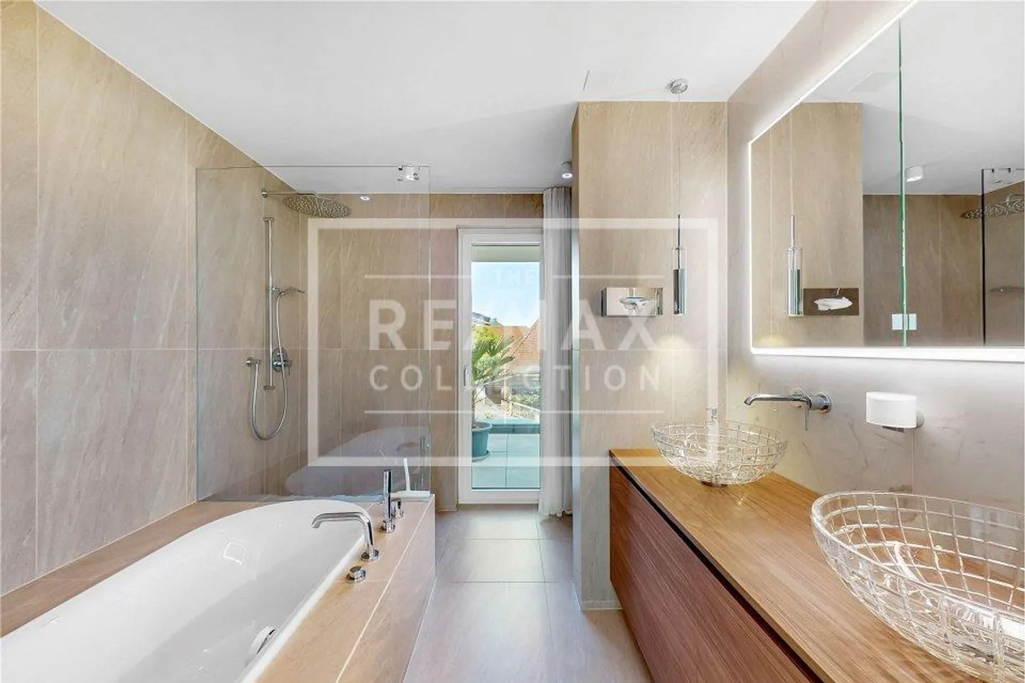 Exclusive 5.5-room single-family house with lift, lake and mountain view, photovoltaic system, LOXONE - Photo 5 of 13