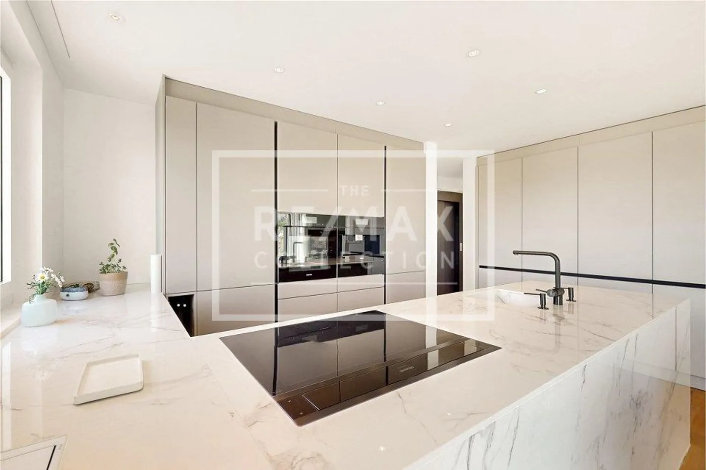 Exclusive 5.5-room single-family house with lift, lake and mountain view, photovoltaic system, LOXONE - Photo 6 of 13