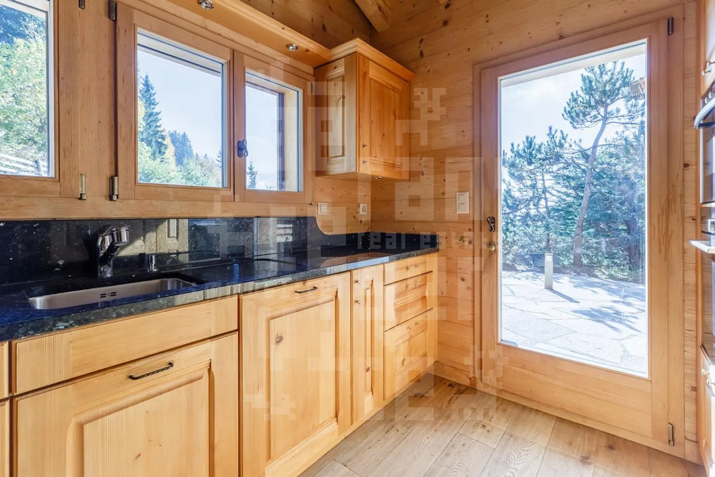 Chalet with Stunning Alpine Views - Photo 14 of 30