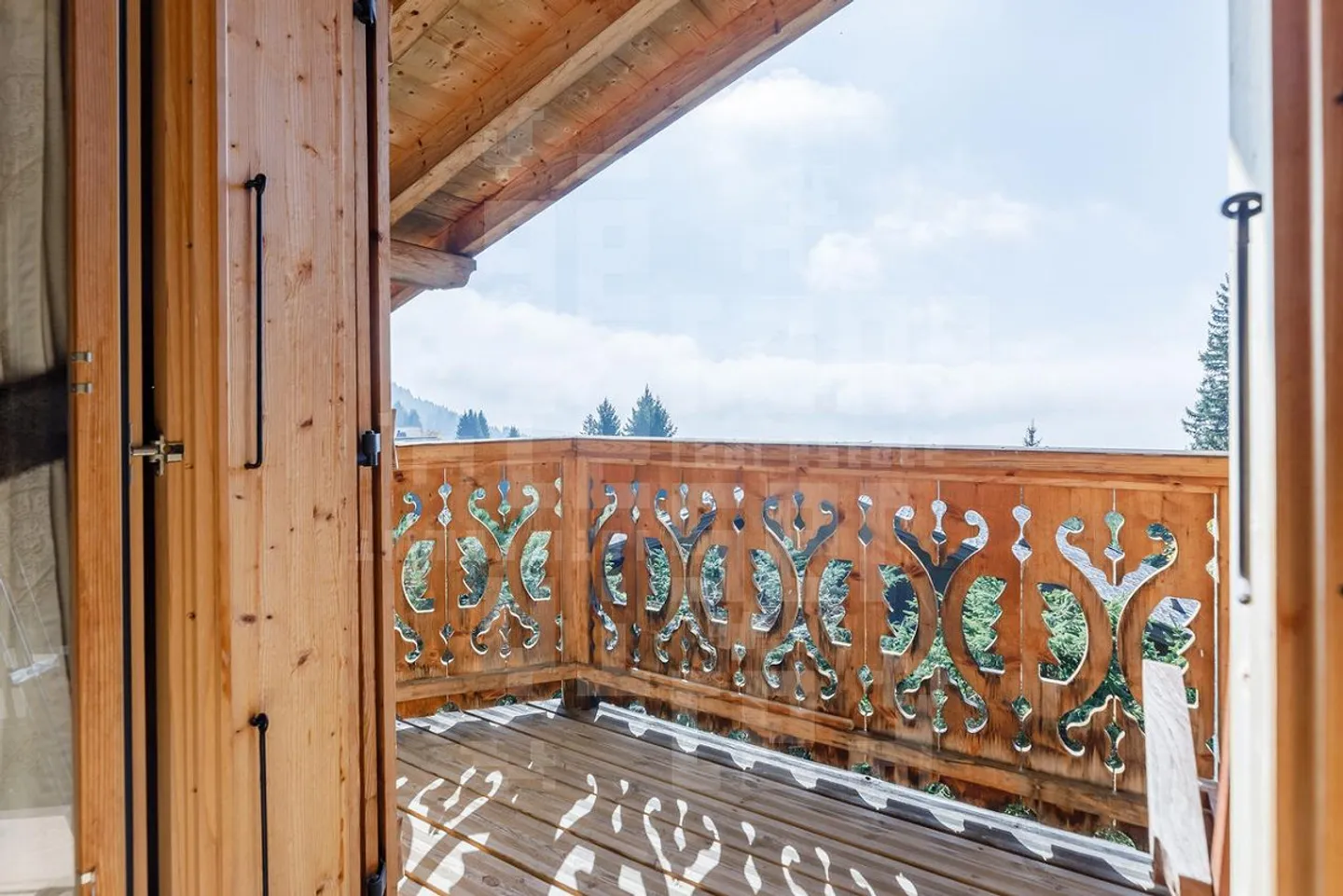 Chalet with Stunning Alpine Views - Photo 18 of 30