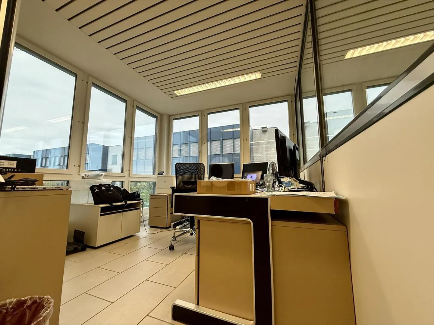 LIGHT-FLOODED WITH GENEROUS SPACE OFFER - Photo 5 of 6