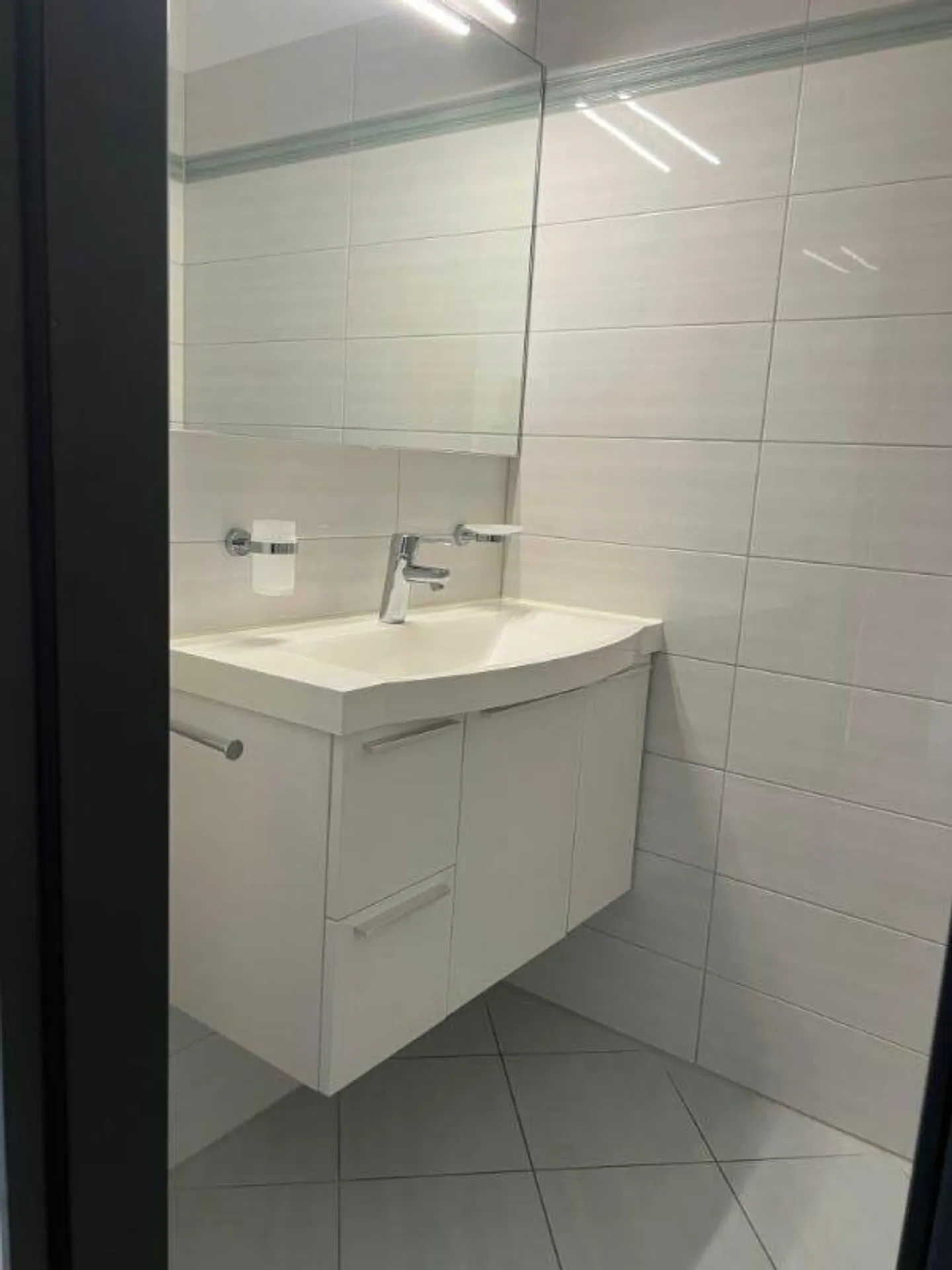 QUIET 3.5 ROOM APARTMENT - Photo 8 of 9