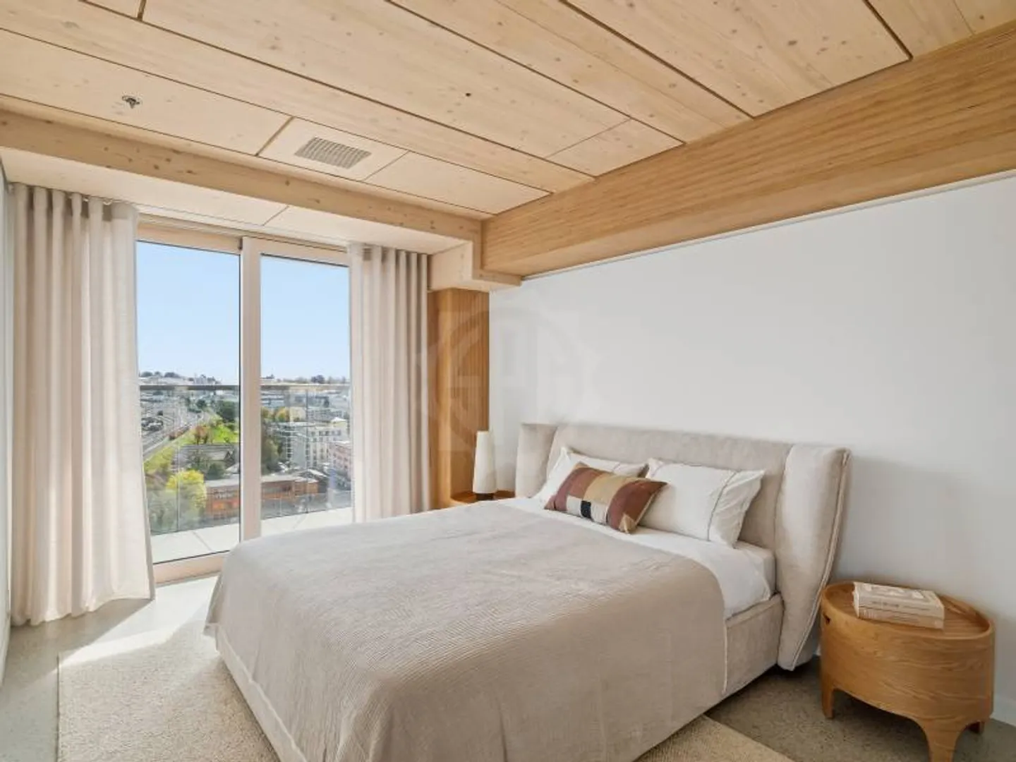 Luxury Apartments with Mountain View - Photo 8 of 10