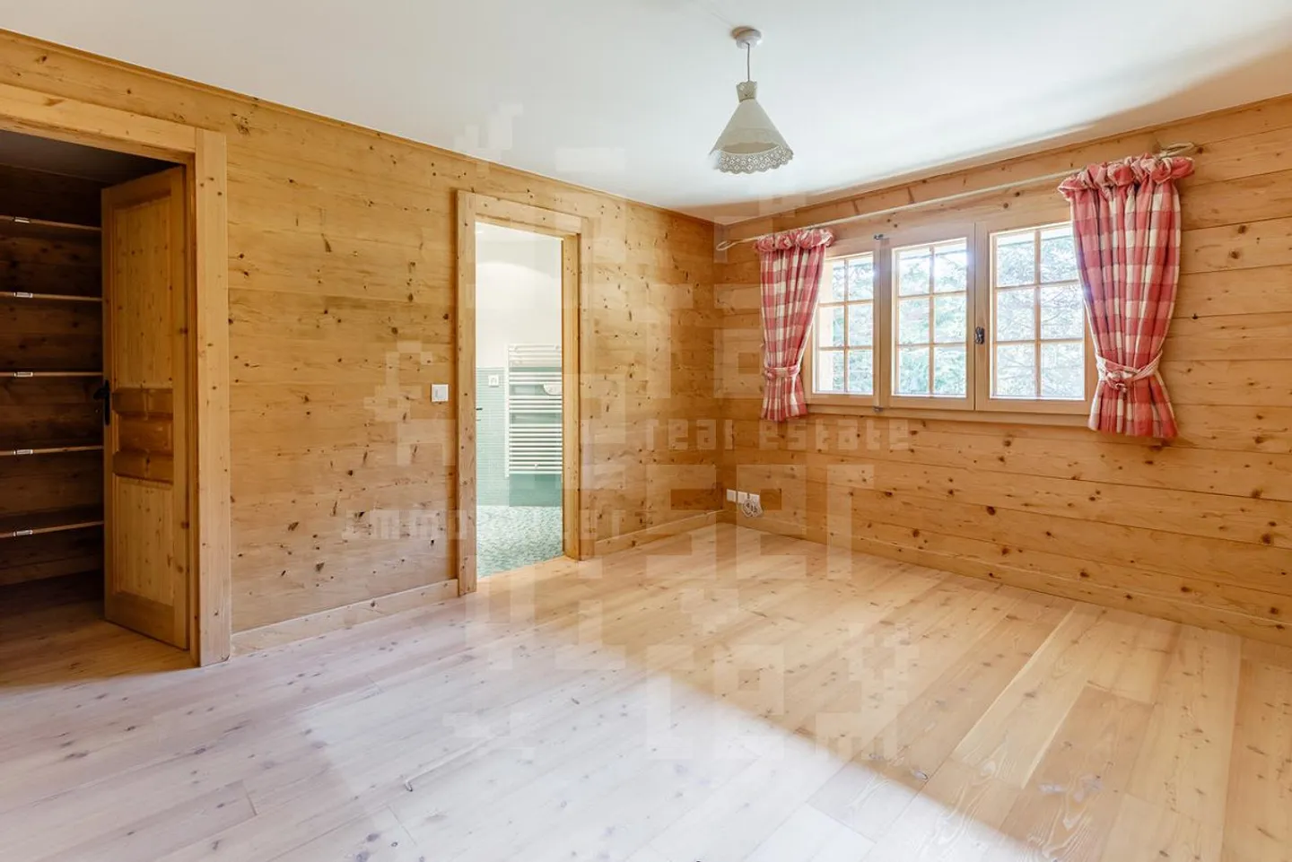 Chalet with Stunning Alpine Views - Photo 22 of 30