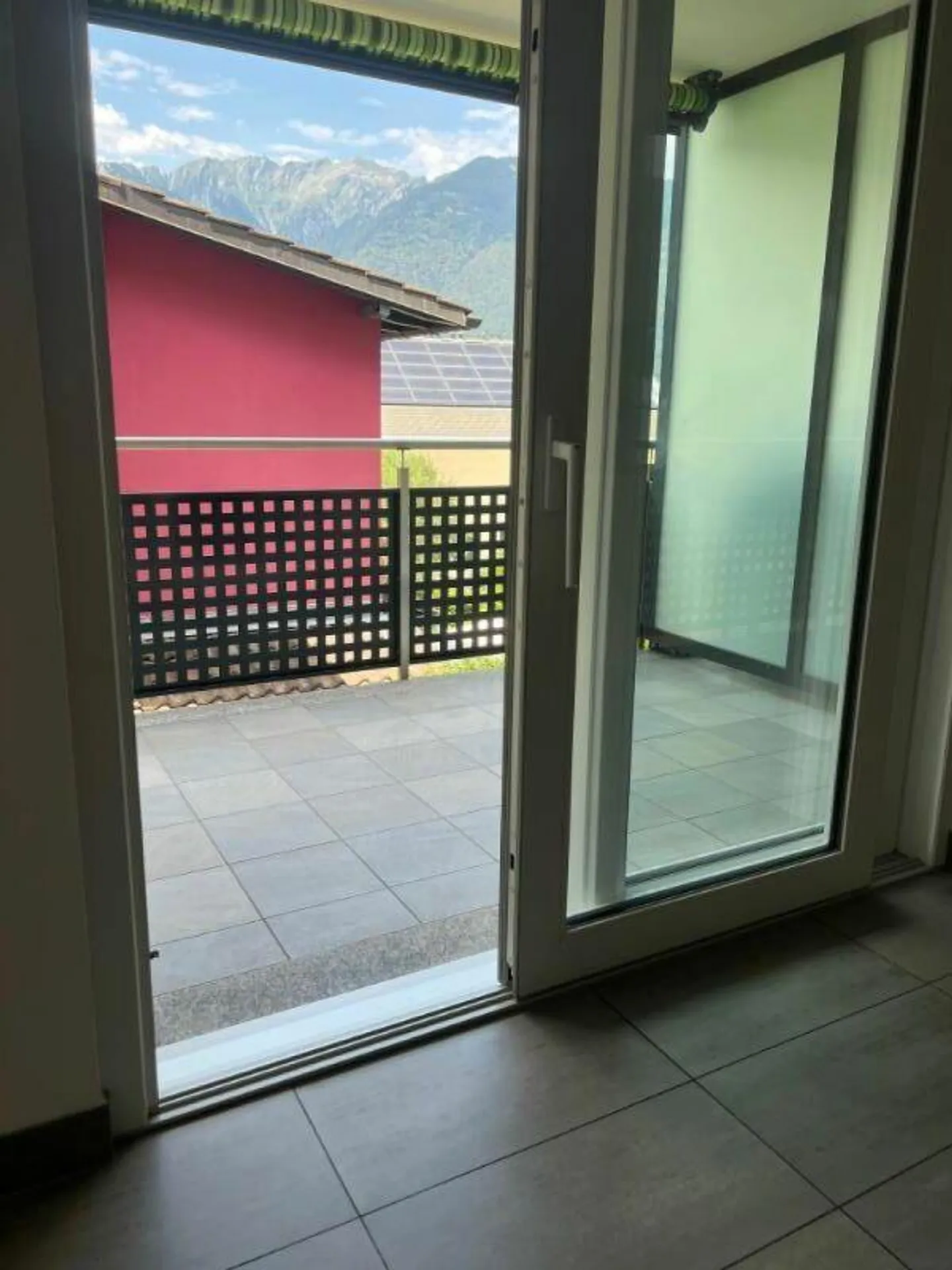 QUIET 3.5 ROOM APARTMENT - Photo 9 of 9