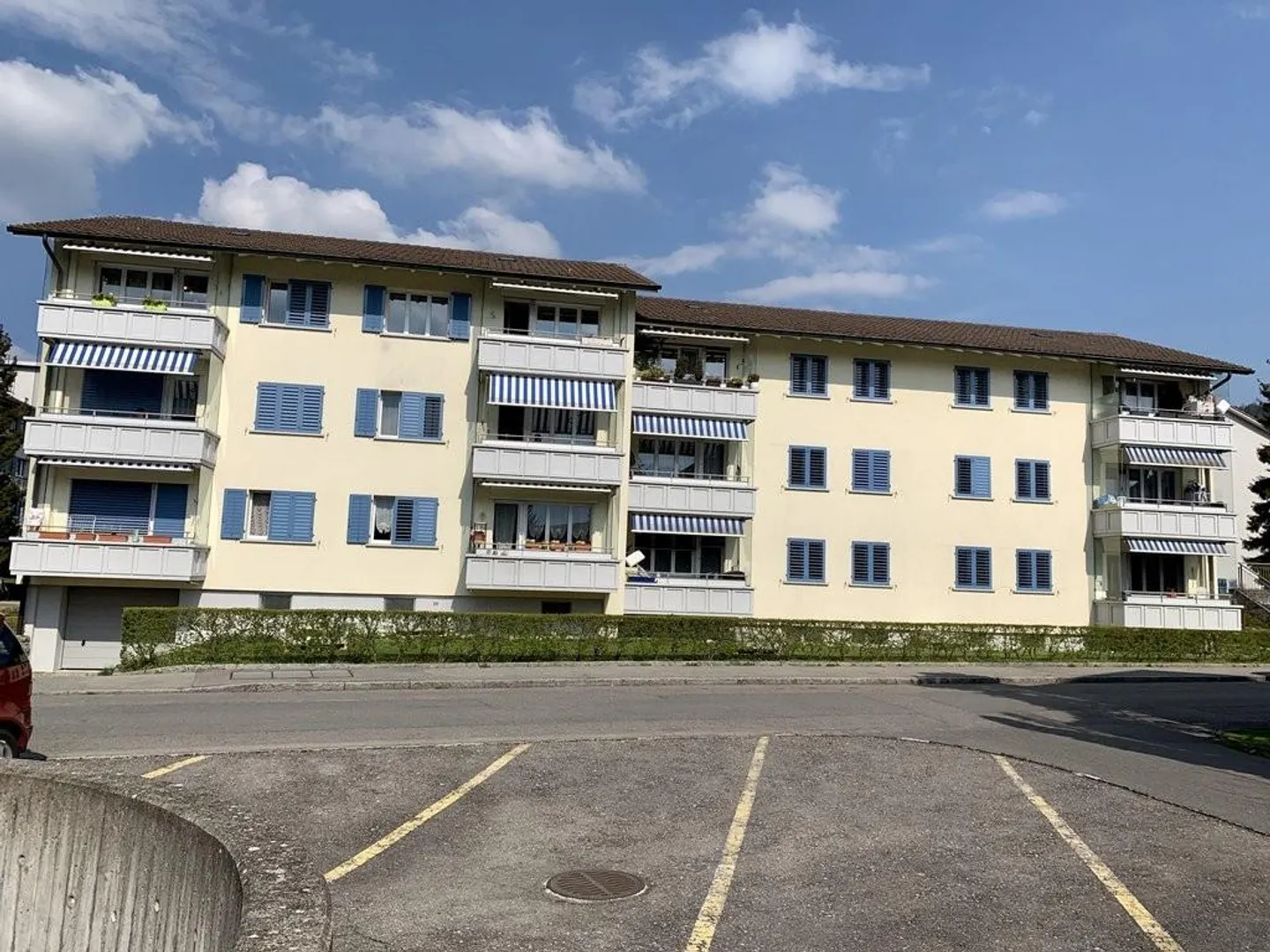 Vous cherchez un parking extérieur? - Photo 1 sur 2