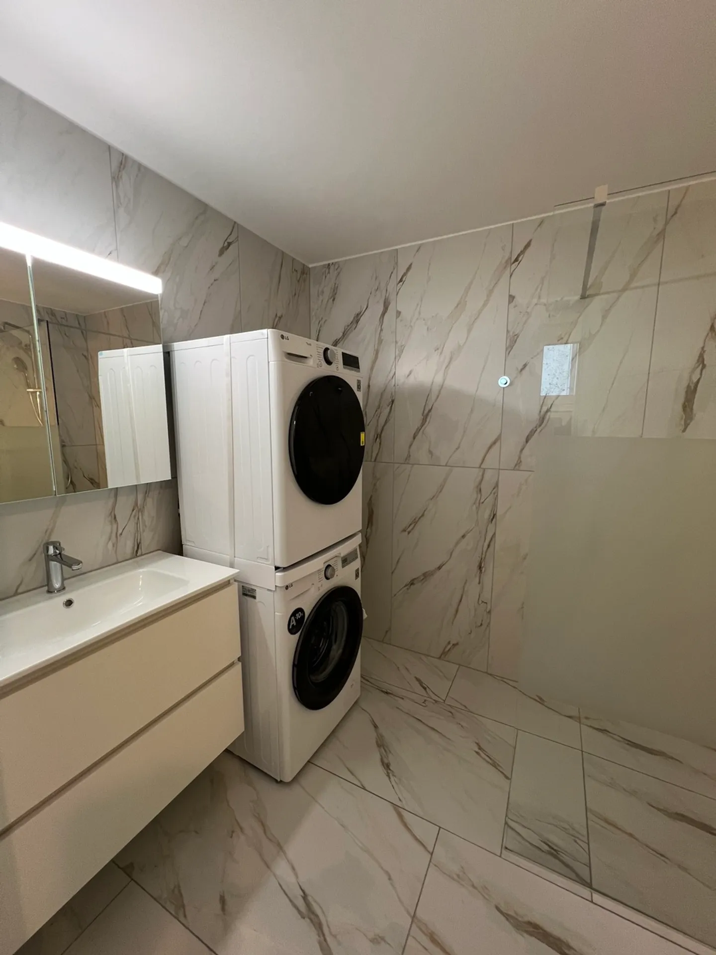 Modernes Apartment mit Terrasse - Foto 4 von 11