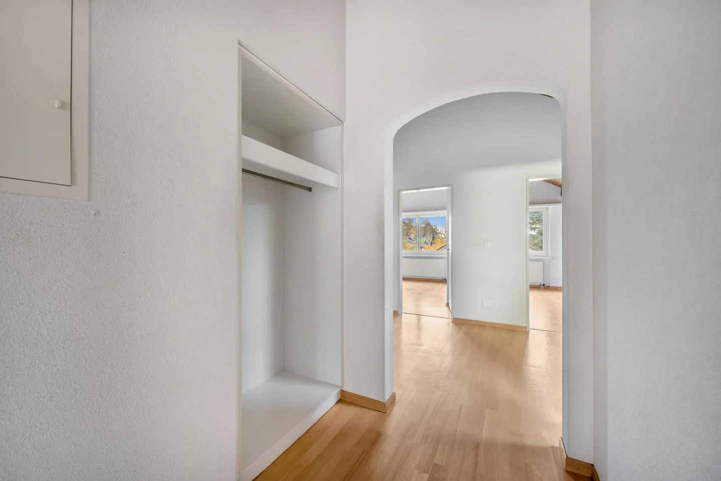 Appartamento mansardato con camino - zona residenziale tranquilla limitata fino al 30.06.2027 - Foto 11 di 12