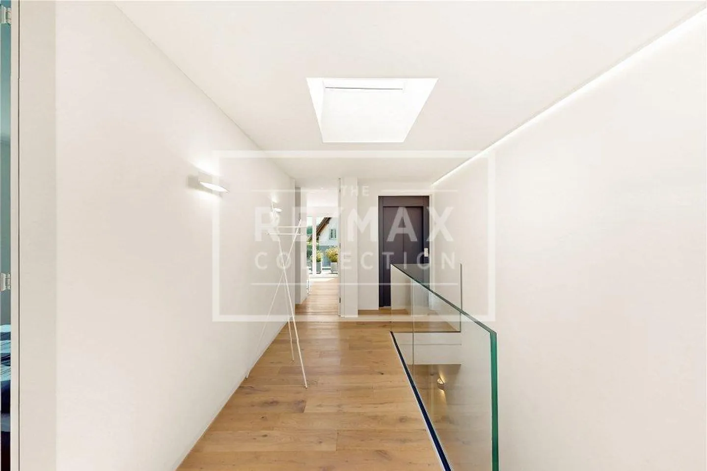 Exclusive 5.5-room single-family house with lift, lake and mountain view, photovoltaic system, LOXONE - Photo 7 of 13