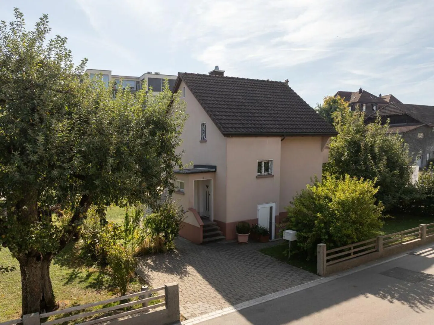 Votre maison de rêve dans le meilleur emplacement à Aarberg - Photo 1 sur 14