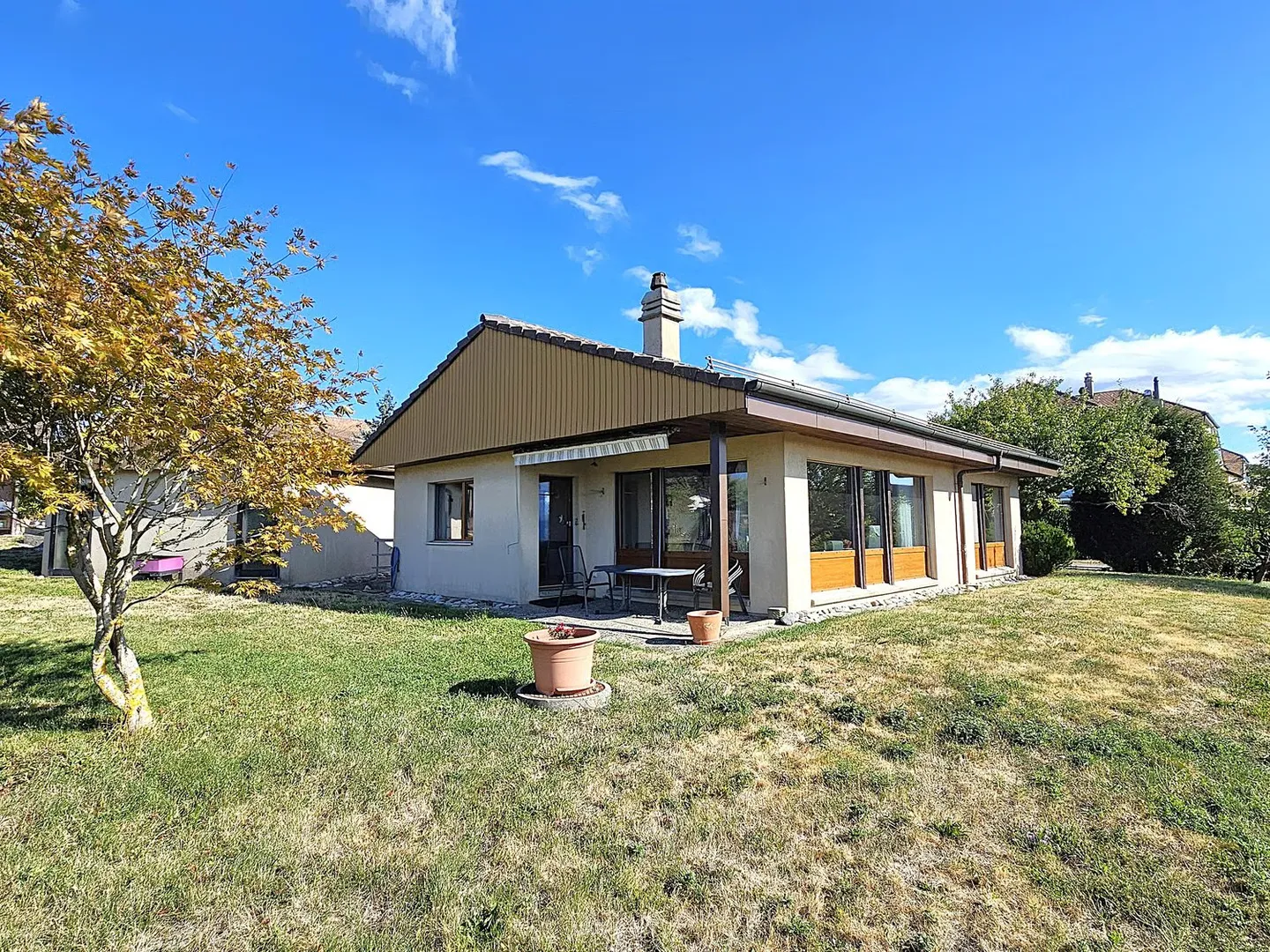 Villa indipendente con magnifica vista sulla campagna e sulle Alpi - Foto 1 di 16
