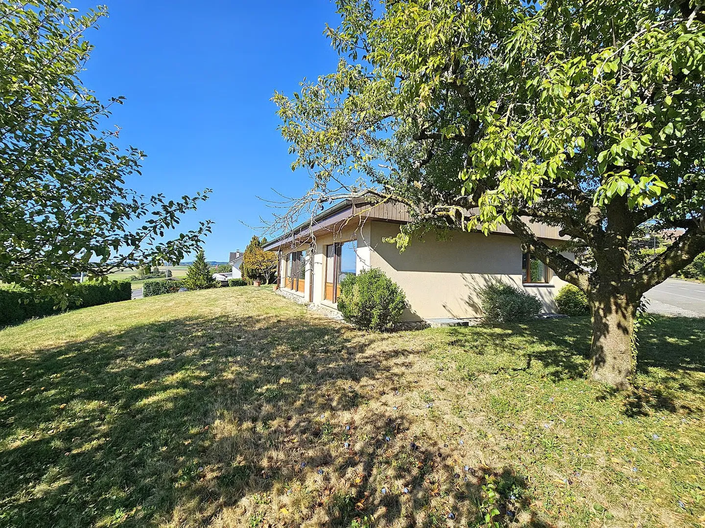 Villa indipendente con magnifica vista sulla campagna e sulle Alpi - Foto 3 di 16