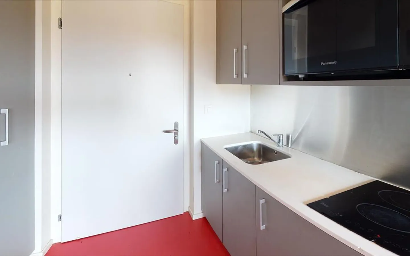 Studio per Studenti in Edificio Moderno - Foto 9 di 11