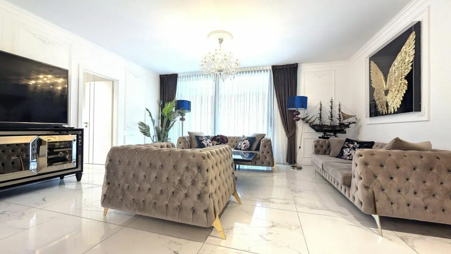 Prestigious penthouse with generous spaces and three panoramic balconies - Photo 3 of 19