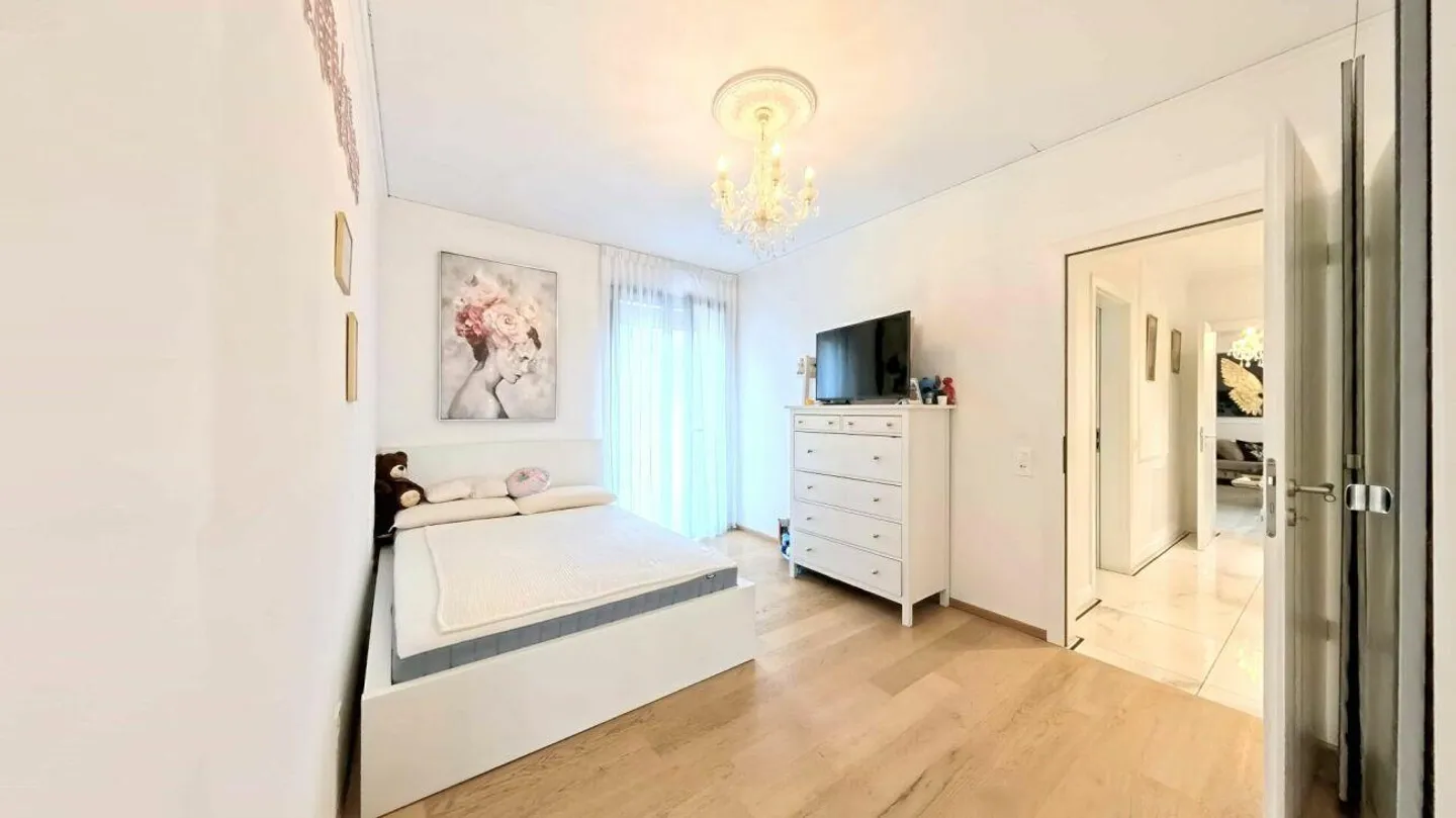 Prestigious penthouse with generous spaces and three panoramic balconies - Photo 13 of 19